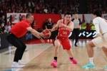 媒体人：FIBA裁判可能会针对性加强对郭士强边线站位的审视